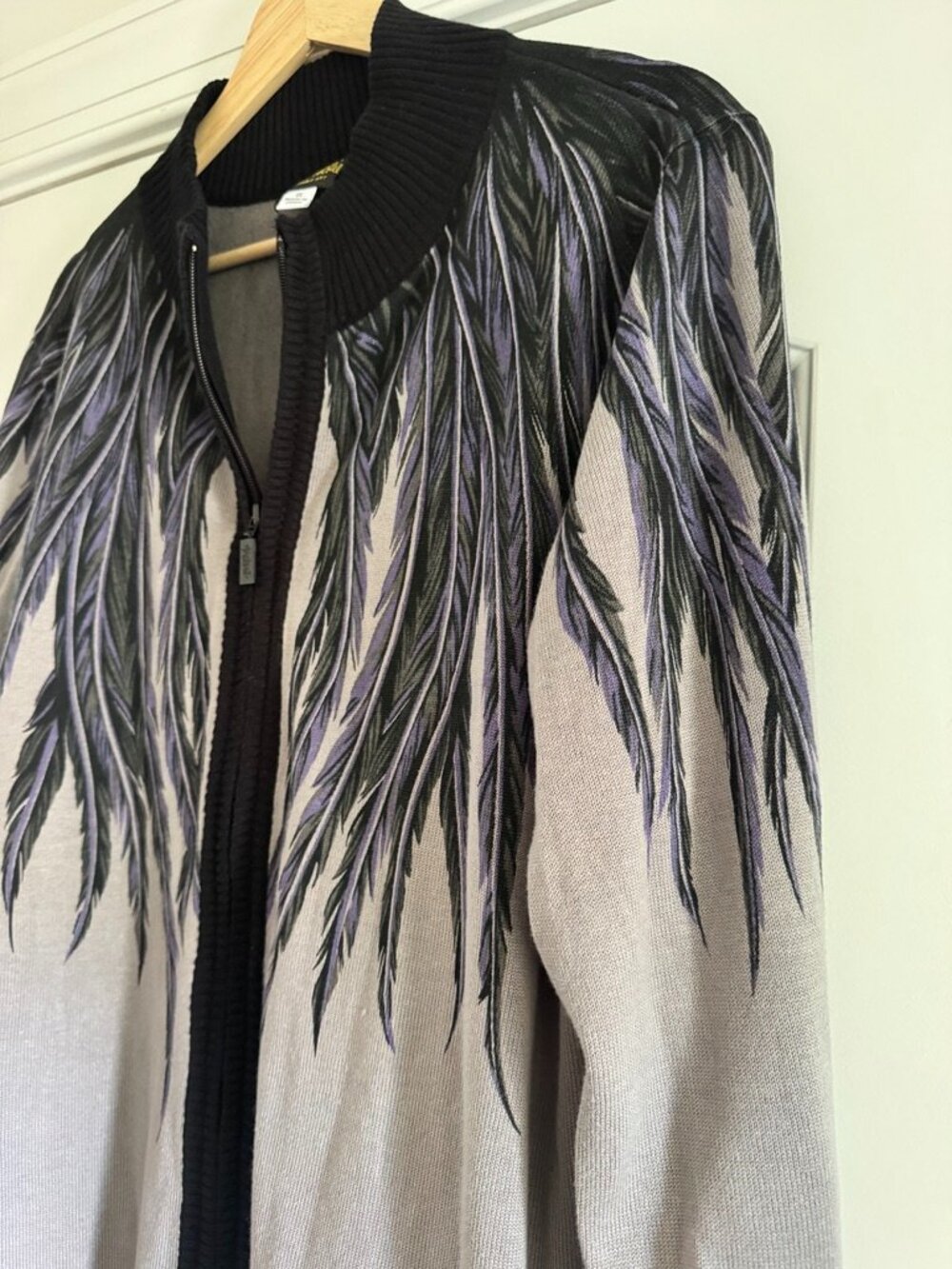 Bob Mackie Wearable Art Feather Print Zip Cardigan Sweater Size 1X - Picture 5 of 6